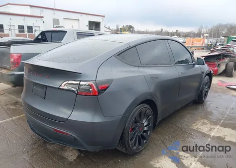 2022 Tesla Model Y Performance Dual Motor All-Wheel Drive z USA, uszkodzony, nr VIN 7SAYGDEF7NF535485